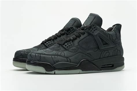 Jordan 4 Retro Kaws Black .